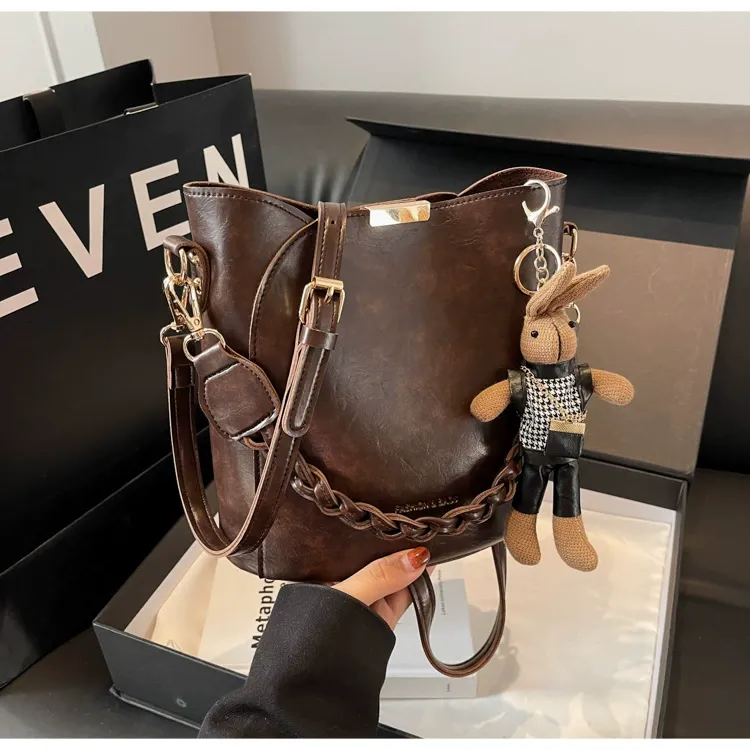 New Women's Bag for Commute - Retro Niche Design  Exquisite High-End Versatile Crossbody Bag  Hot-Selling Bucket Bag with Top Handle