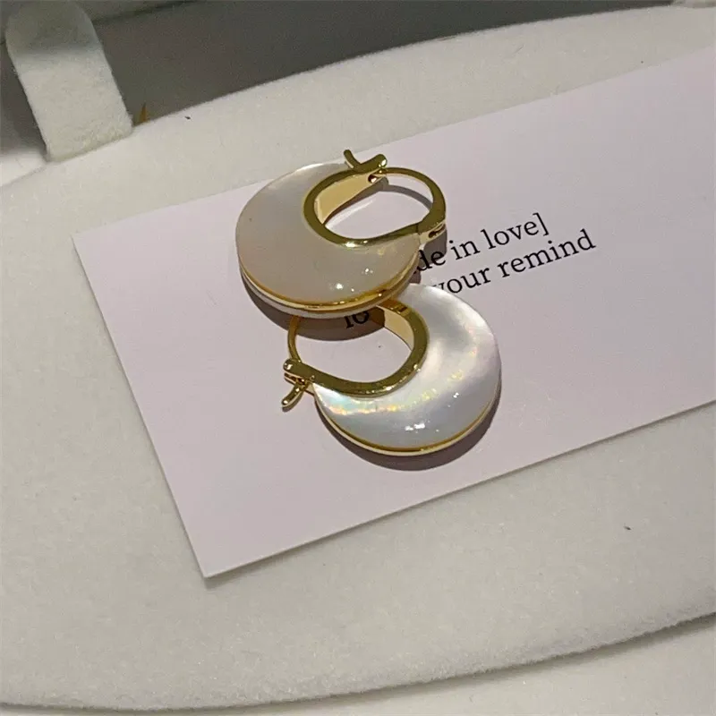 Natural Double-sided White Mother-of-pearl Ear Studs  Old Money Style New Arrival High-end Heavy-duty Statement Earrings