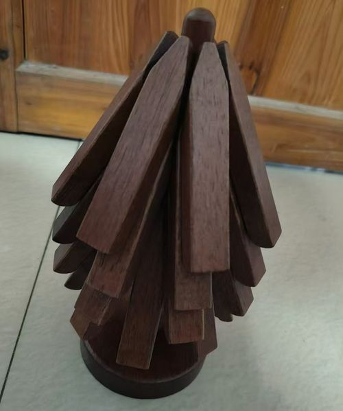 Creative Christmas Trivet Set – Tree-Shaped Coasters & Placemats