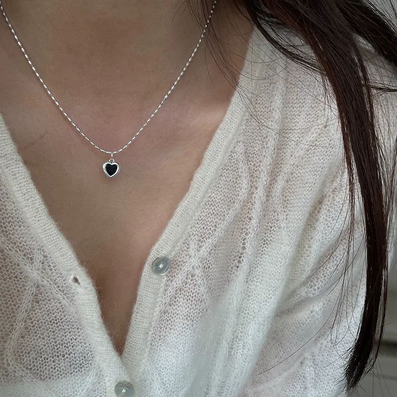 Vintage Fashion Heart S925 Sterling Silver Collarbone Chain - Sweet Love Pendant Necklace with Unique Design
