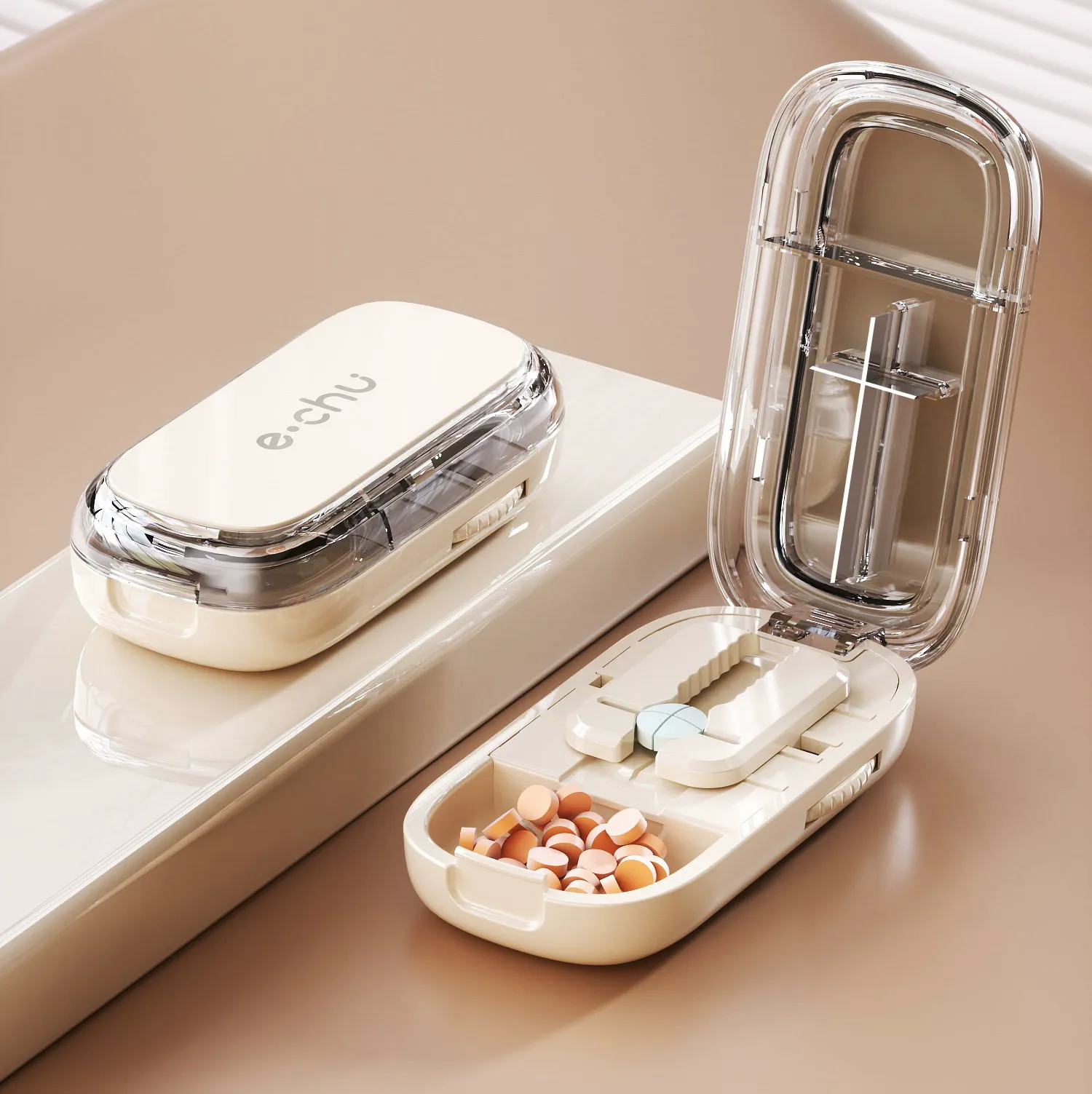 Portable Pill Case with Built-in Cutter for Accurate Halving and Quartering