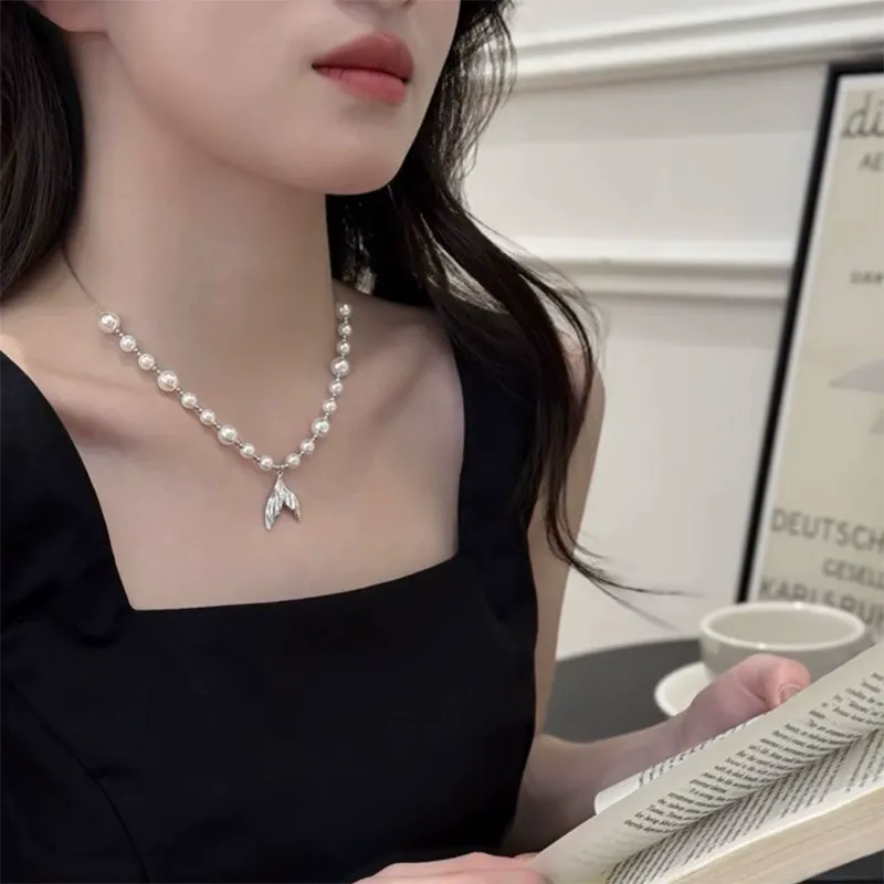 French Niche Design Fishtail Pearl Necklace  Elegant and Fashionable Multi-Way Layering Collarbone Chain with a High-End Feel