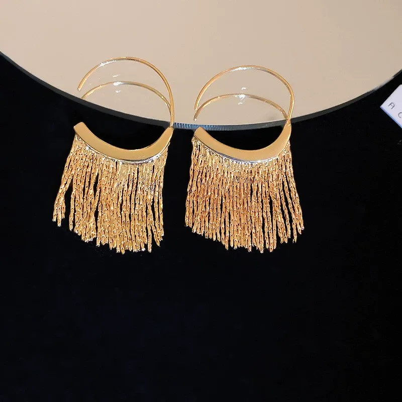 Elegant Tassel Earrings – Personalized, Chic, and Upscale with a Luxe Minimalist Style, Uniquely Designed Statement Accessories.
