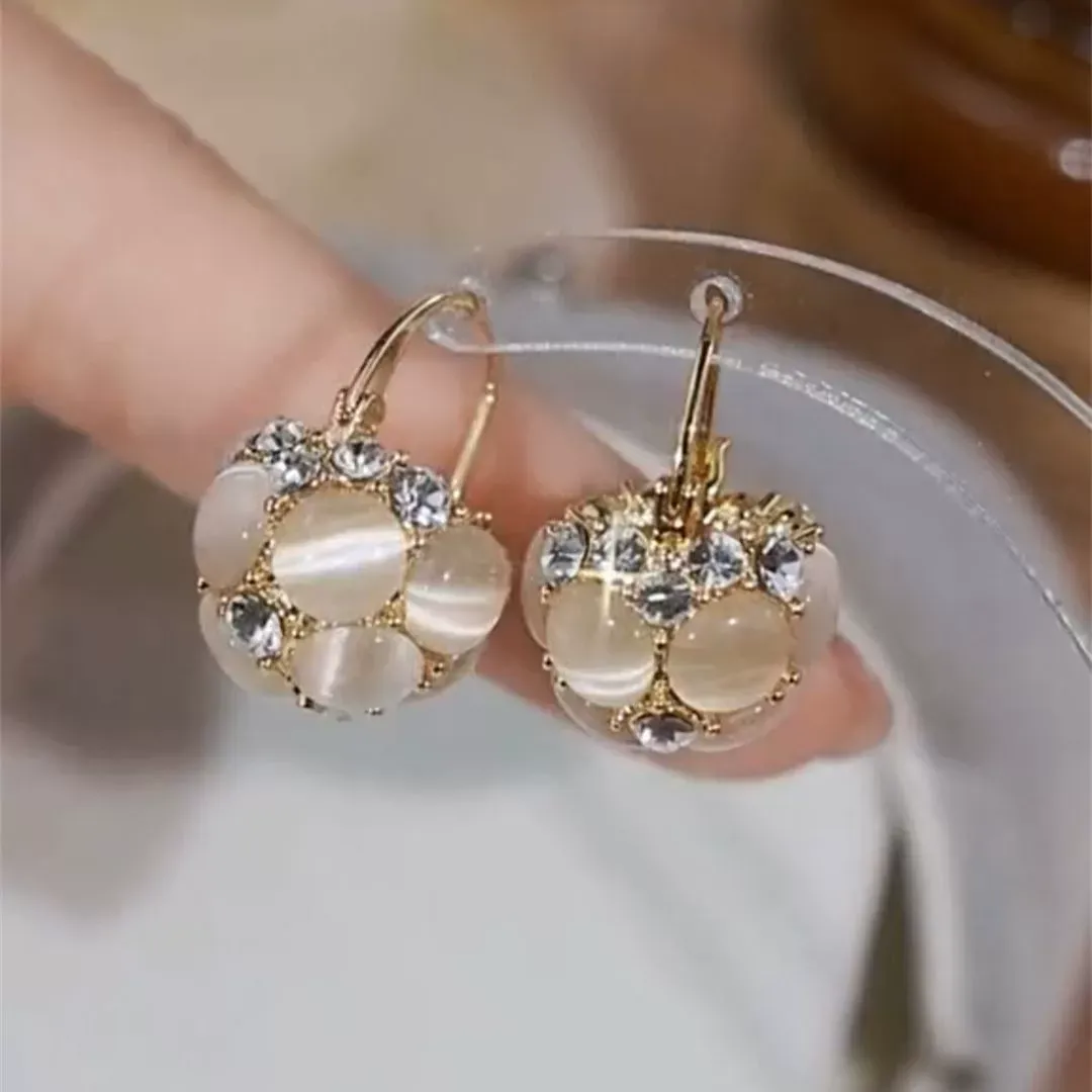 High-end Cat's Eye Stone Small Basket Ear Clips — Designer Elegance and Versatile Earrings