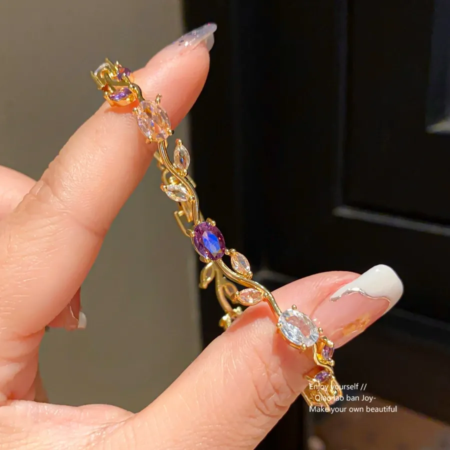 Zircon Flower Geometric Bracelet, Light Luxury Advanced Sense Bangle, Fashion Commuter Design Jewelry （Ordinary packaging: OPP bag + cardboard）