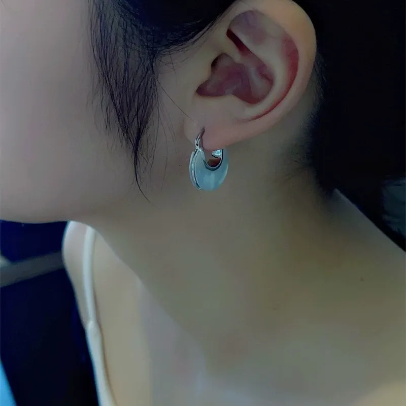 Natural Double-sided White Mother-of-pearl Ear Studs  Old Money Style New Arrival High-end Heavy-duty Statement Earrings