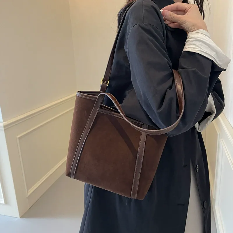 🔥2025 HOT Luxury Vintage Tote Premium Suede Texture! Minimalist Commuter Design, Convertible Shoulder and Hand Carry - The Ultimate Versatile Bag✨ Instantly Elevate Your Style from Office to Date Night!