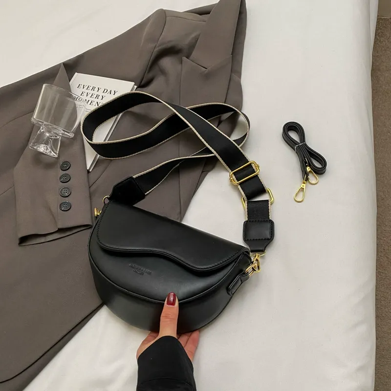 2025 Hot-Selling Fashionable High-End Retro Underarm Saddle Bag, Niche Women's Bag