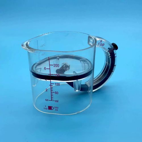 All-in-one adjustable measuring cup