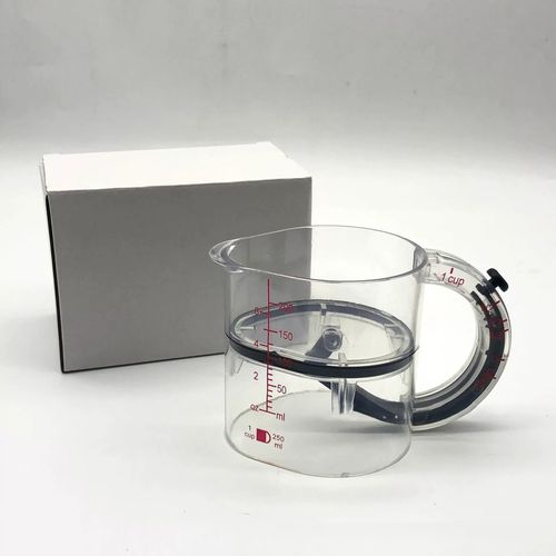 All-in-one adjustable measuring cup