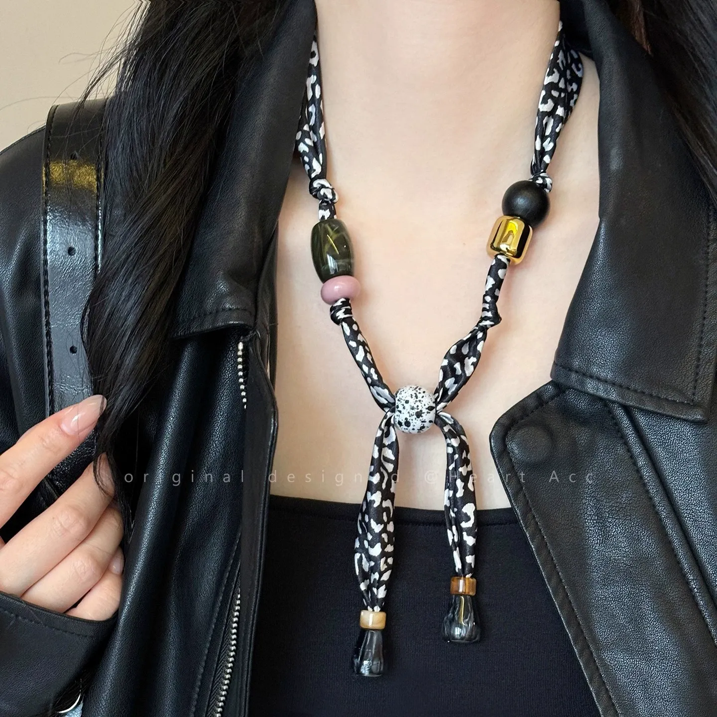 Maillard Leopard Print Scarf Necklace - Retro-Inspired Unique Design Versatile Sweater Chain - Fashionable Statement Necklace