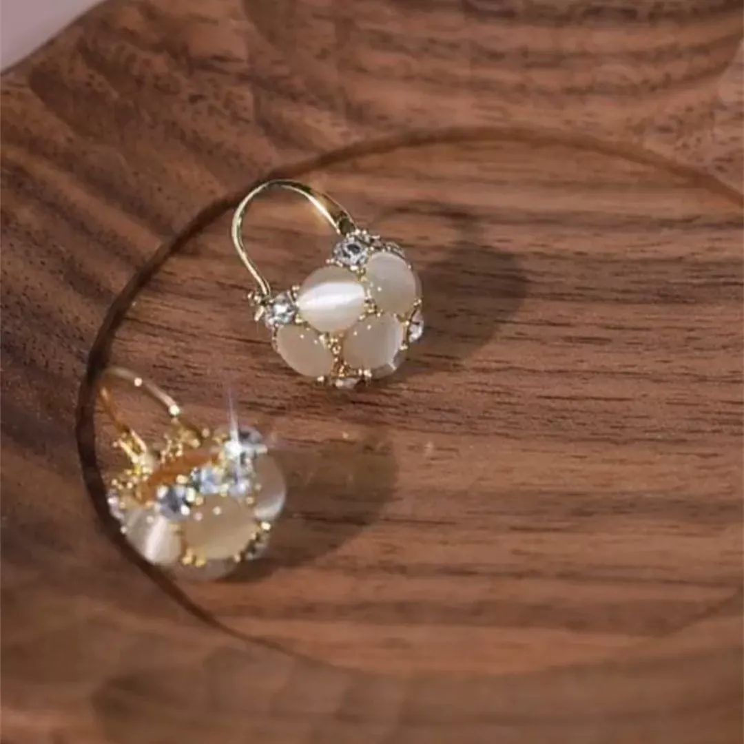 High-end Cat's Eye Stone Small Basket Ear Clips — Designer Elegance and Versatile Earrings