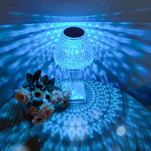 This 16-color crystal table lamp is a popular online ambient light. It looks ordinary on the surface, but it's really beautiful when turned on.