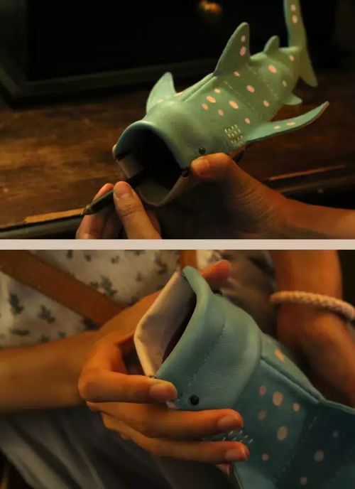 Best-selling shark-shaped glasses case pencil case