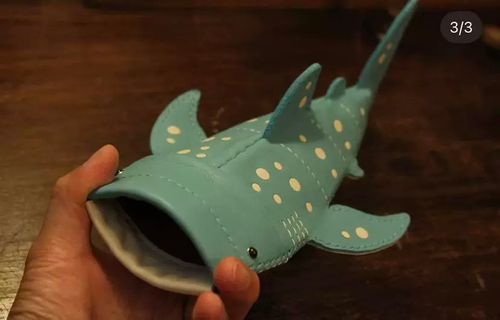 Best-selling shark-shaped glasses case pencil case