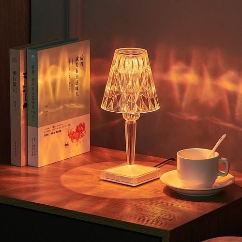 This 16-color crystal table lamp is a popular online ambient light. It looks ordinary on the surface, but it's really beautiful when turned on.