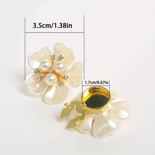 Petal-shaped button flap, clothing accessories