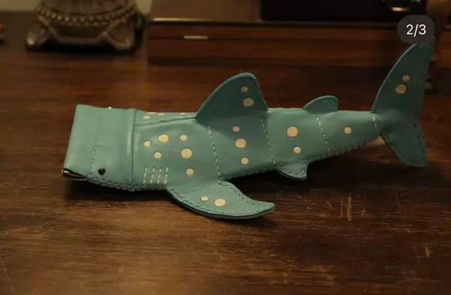 Best-selling shark-shaped glasses case pencil case