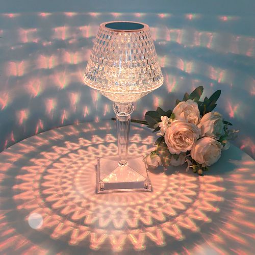 This 16-color crystal table lamp is a popular online ambient light. It looks ordinary on the surface, but it's really beautiful when turned on.