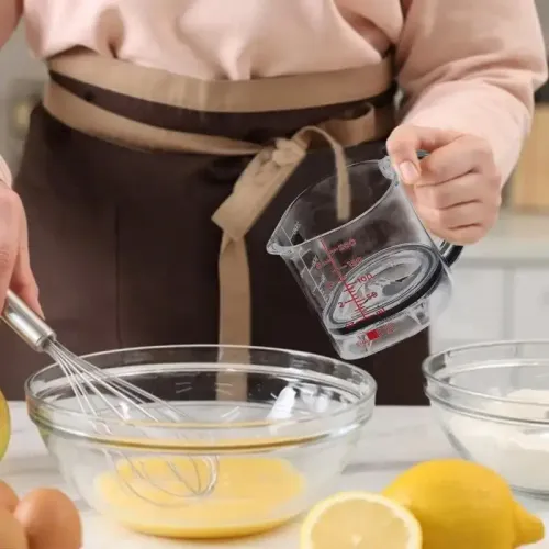 All-in-one adjustable measuring cup