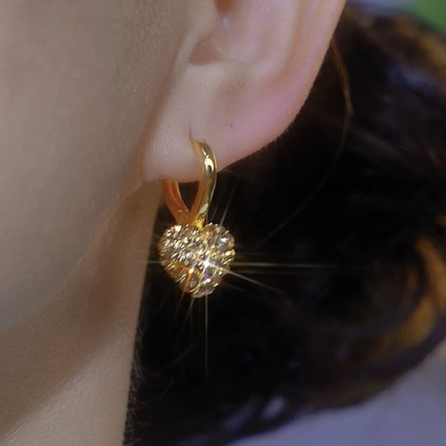 Creative & Personalized New Heart-Shaped Sparkling Cubic Zirconia Hoop Earrings Alloy material, minimalist luxury style, fashionable and versatile