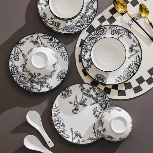 porcelain tableware（Four bowls, four spoons, and one plate）