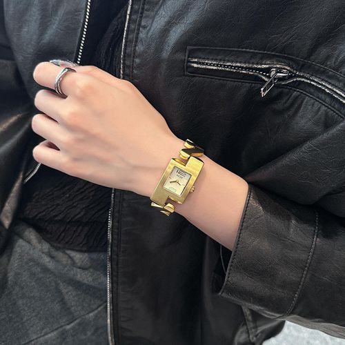 High Quality  Women's Watch Fashion Steel Band Women's Watch Featuring a Wave Curve Design Waterproof Quartz Watch