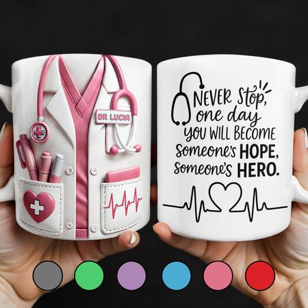 Hören Sie nie auf, eines Tages werden Sie jemandes Hoffnung, jemandes Held, medizinische Uniform und Stethoskop-personal isierte benutzer definierte Kaffeetasse