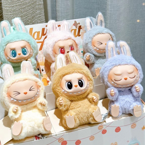 Figurinha Plush Macarrão Empolgante com Poses Tome Assento Caixa Cega de Brinquedos Adoráveis e Misteriosas