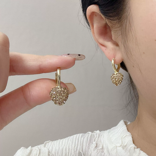 New Design Luxury Women Jewelry Love Heart Ear Buckle Zircon Initial Brass Stud Earrings