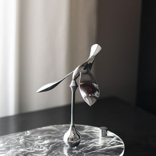 Magnetic levitation bird bottle opener