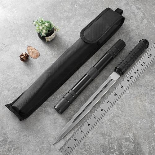 Sturdy blade for camping & hiking tasks