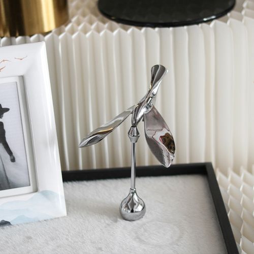 Magnetic levitation bird bottle opener