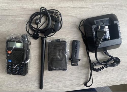 📻✨ UV-5R Dual Band Ham Radio – Stay Connected Anywhere! 🌍🚶‍♂️（A pair）