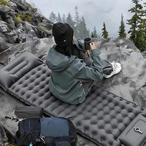 🛏️ Lightweight Portable Air Mattress – Built-in Foot Pump & Pillow 🏕️