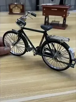 Vintage Alloy Bicycle Model Kit – DIY Retro Charm in 51 Pieces!