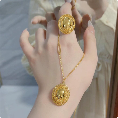 Opulent Pigeon-Egg Style Sand Gold Ring