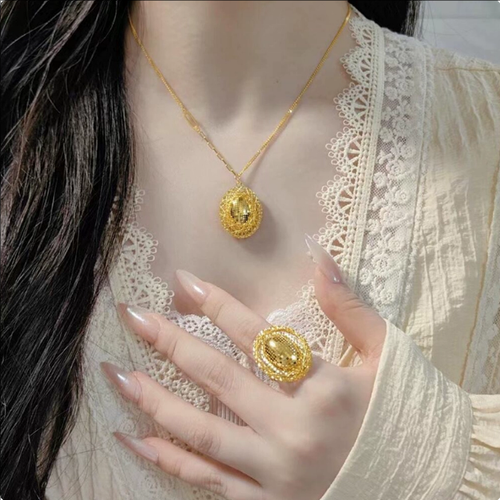 Opulent Pigeon-Egg Style Sand Gold Ring