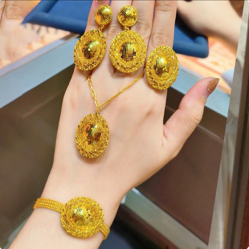 Opulent Pigeon-Egg Style Sand Gold Ring