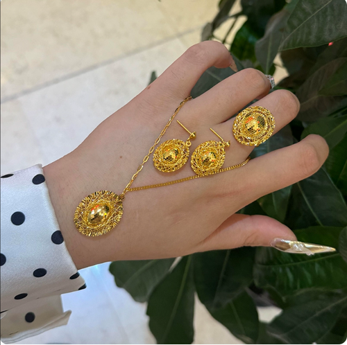 Opulent Pigeon-Egg Style Sand Gold Ring