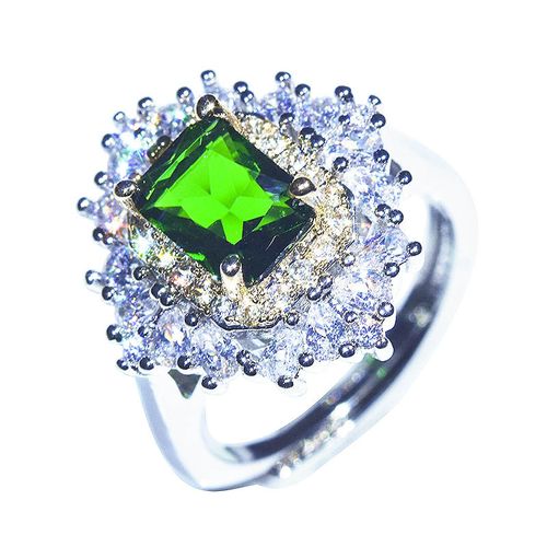 Luxurious and Dazzling Imitation Emerald Diamond-Embedded  Ring