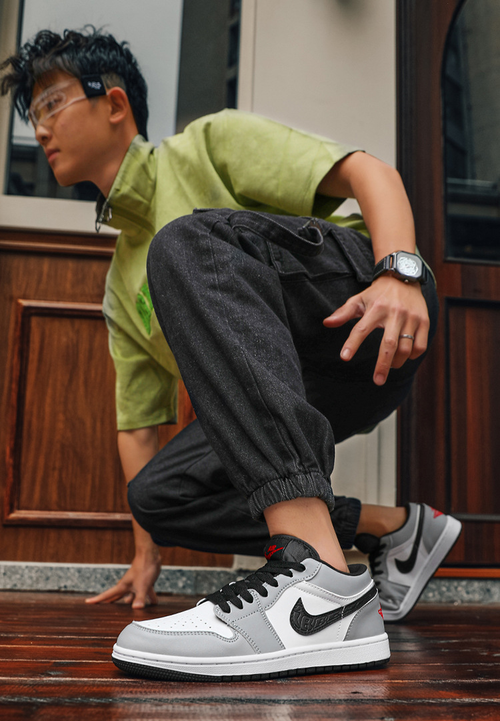 NK low-top retro basketball sneakers AJ