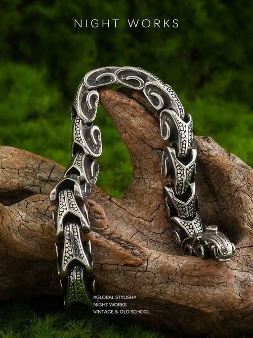 **High-End Retro Distressed Dragon Pattern Invisible Clasp Plus-Size Bracelet, Niche Design Statement Piece for Guys into Punk Rock Style, Streetwear-Ready Edgy Accessory**