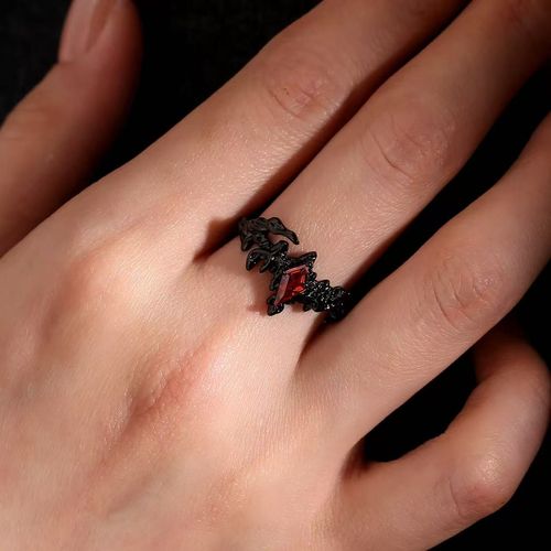 Original Silver-Plated Dragon Claw Red Crystal Ring (Vintage Series): Niche Design, Dragon Bone Dark Vibe, High-End Adjustable Open Ring, Comes in Jewelry Box Packaging