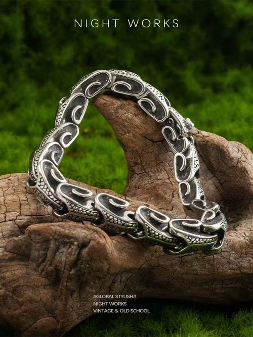 **High-End Retro Distressed Dragon Pattern Invisible Clasp Plus-Size Bracelet, Niche Design Statement Piece for Guys into Punk Rock Style, Streetwear-Ready Edgy Accessory**