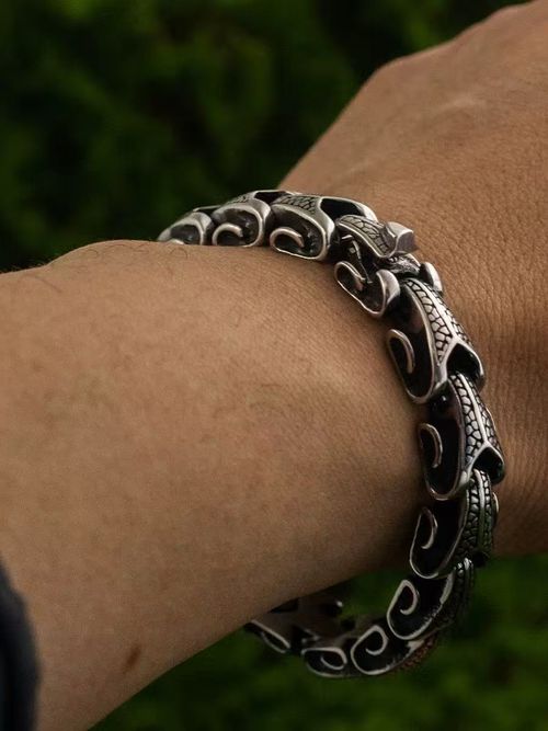 **High-End Retro Distressed Dragon Pattern Invisible Clasp Plus-Size Bracelet, Niche Design Statement Piece for Guys into Punk Rock Style, Streetwear-Ready Edgy Accessory**