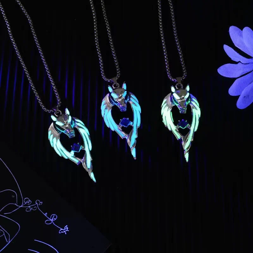 💥💥Glowing wolf necklace🐺🐺SAVE A WOLF