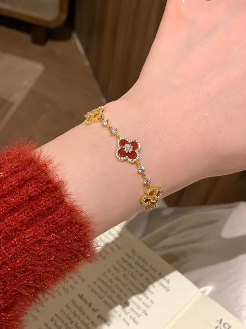 Luxury Four Leaf Clover Bracelet Red Agate Zircon Gold Plated Fashion Women Bracelet Jewelry Gift for Her Daily Party Wear