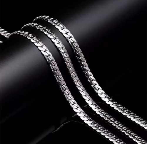Classic Men Hip Hop Curb Cuban Link Necklace Silver‑Tone Stainless Steel Chain Necklace for Daily Party Wear
