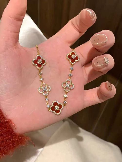 Luxury Four Leaf Clover Bracelet Red Agate Zircon Gold Plated Fashion Women Bracelet Jewelry Gift for Her Daily Party Wear